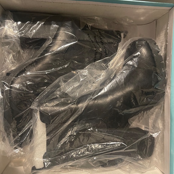 Boots - Picture 4 of 4